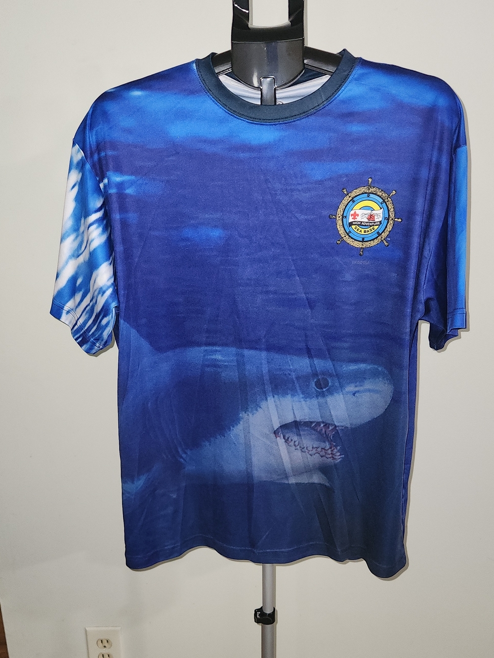Blue Graphic Shark Print Men's Short-Sleeve Shirt From Scouting America. Size L.